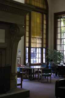 I wonder if the fireplace is lit in winter?