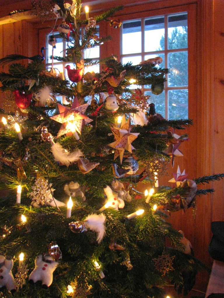 Snowmen playing in the tree